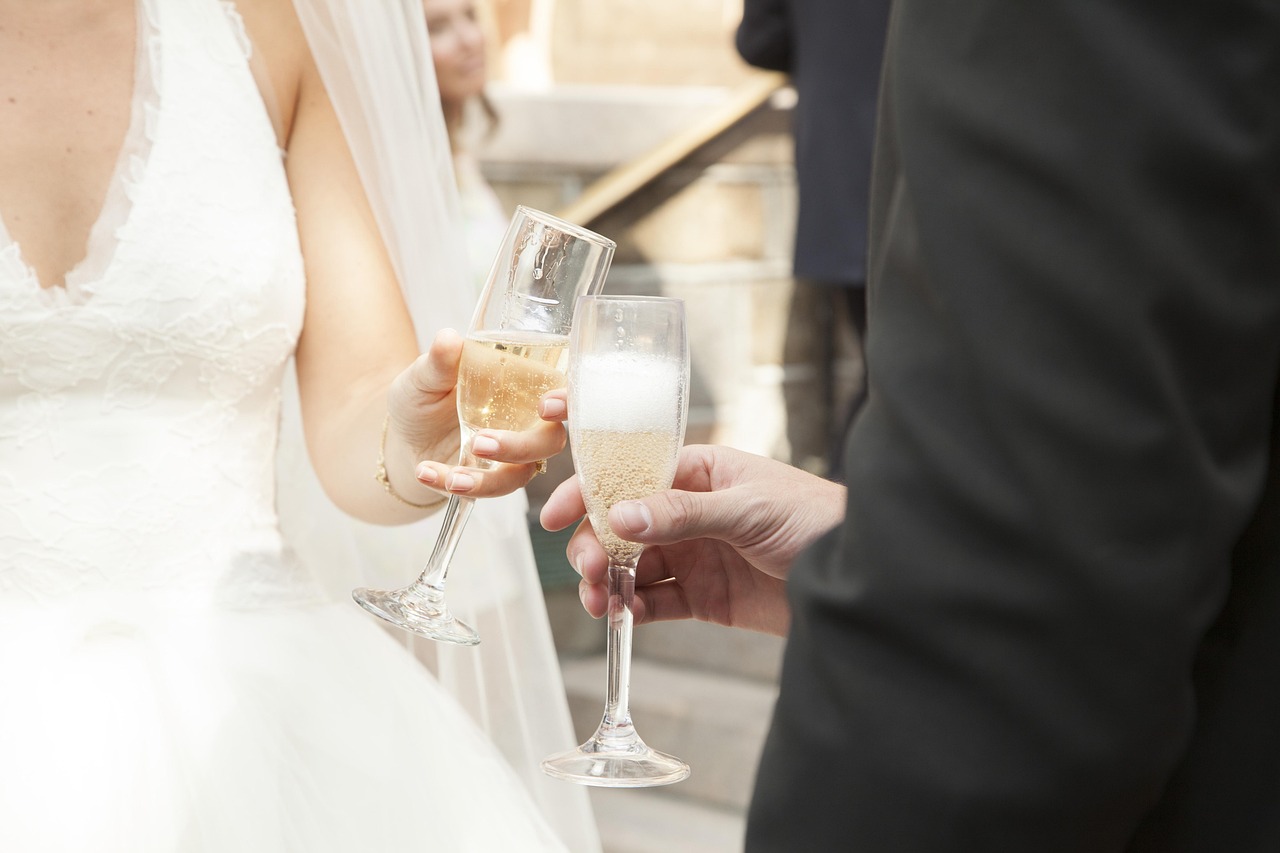 champagne-toss-2076687_1280